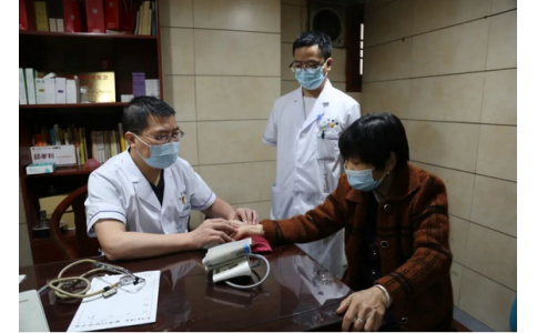 曹文新：精研數(shù)寸銀針弘仁術，擅用一雙巧手濟蒼生！